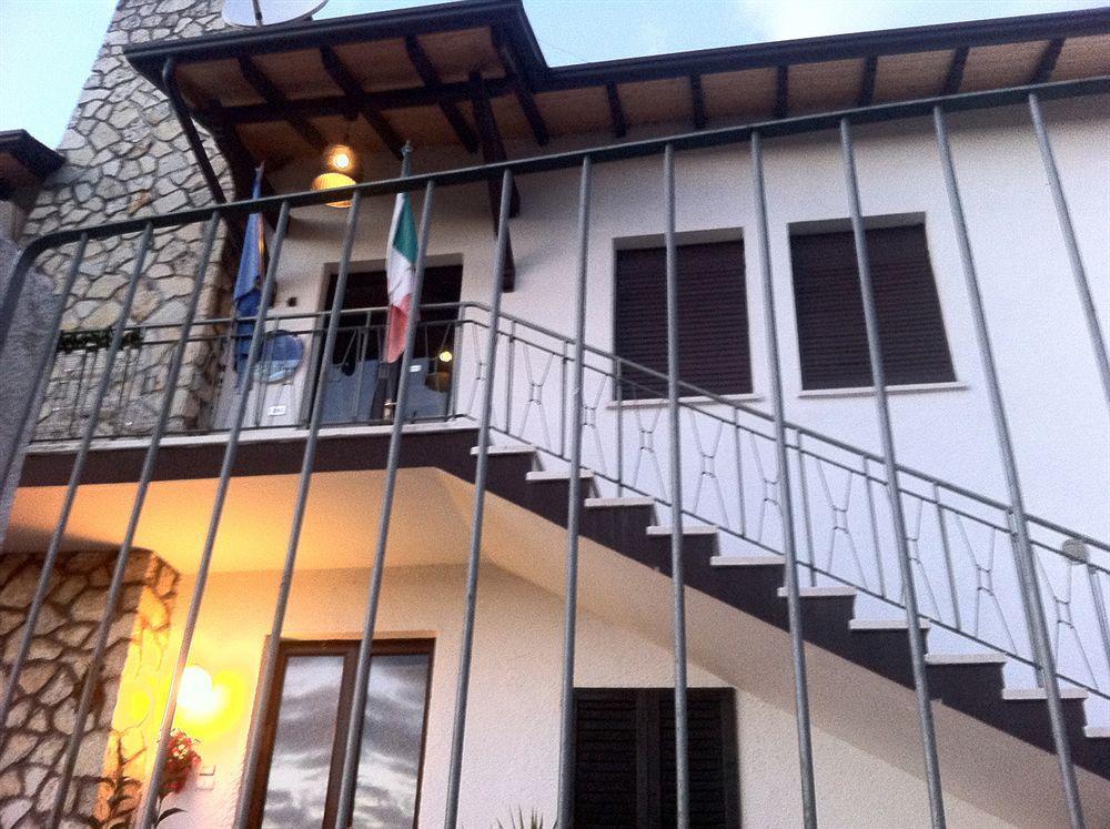 Guest House Villa De Ros Salò Zewnętrze zdjęcie
